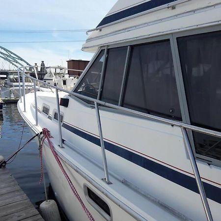 Waterfront 32' Bayliner Yacht Hotel Providence Exterior foto