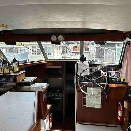 Waterfront 32' Bayliner Yacht Hotel Providence Exterior foto