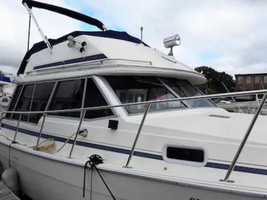 Waterfront 32' Bayliner Yacht Hotel Providence Exterior foto