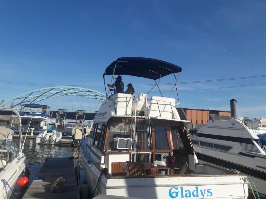 Waterfront 32' Bayliner Yacht Hotel Providence Exterior foto