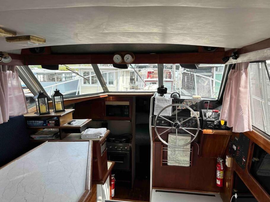 Waterfront 32' Bayliner Yacht Hotel Providence Exterior foto