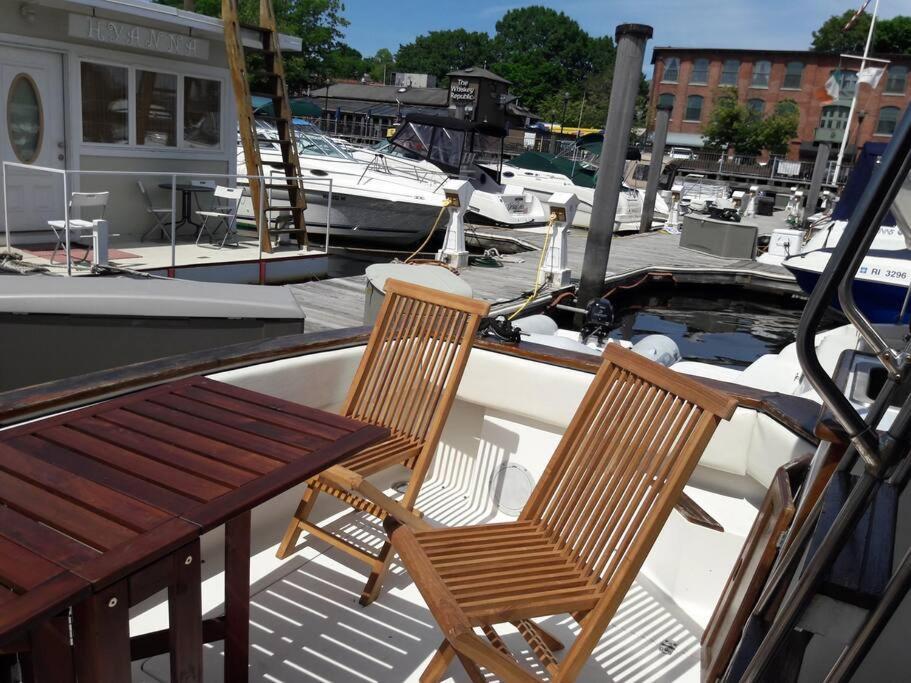 Waterfront 32' Bayliner Yacht Hotel Providence Exterior foto