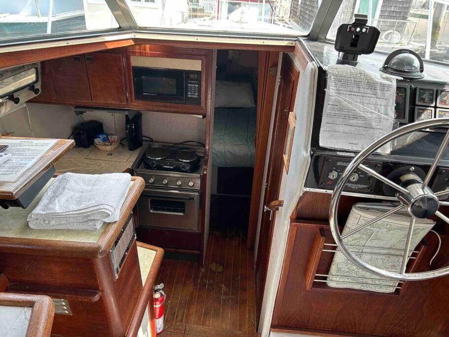 Waterfront 32' Bayliner Yacht Hotel Providence Exterior foto